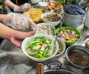 Quán hủ tiếu trong phim 'Mai' đông đột biến, chủ quán tiết lộ điều bất ngờ