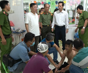 90 phút căng thẳng giải cứu 3 bé bị kẻ 'ngáo đá' cầm dao khống chế tại trường