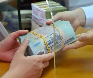 Lãi suất tiết kiệm ngân hàng giảm xuống dưới mức 6%/năm