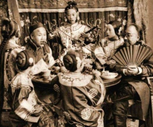Ảnh cũ ghi lại bên trong kỹ viện thời nhà Thanh: Có nhiều điều khiến bạn phải vỡ lẽ vì quá khác trên phim