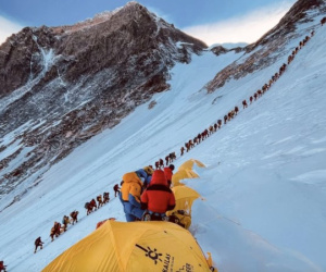 Nepal yêu cầu tất cả những người leo núi Everest phải gắn chip theo dõi
