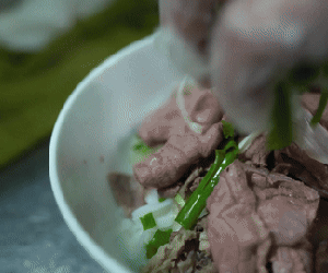 Quán phở lõi 'danh bất hư truyền' ở Hà Nội, khách Tây, ta nức nở khen ngon