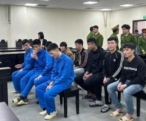 2 cựu cán bộ công an rủ nhau đến khách sạn để 'bay lắc'