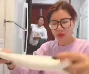 Trang Khàn ở Mỹ: 'Vợ chồng ngủ riêng, bằng cấp không có, người ta trả cho 20 đô một ngày là may rồi'