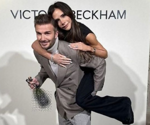 David Beckham gây sốt với loạt khoảnh khắc ân cần chăm sóc bà xã: 25 năm vẫn mặn nồng như ngày nào