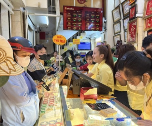 Chen chân mua bán vàng
