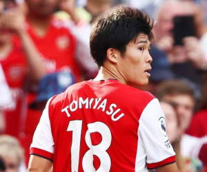 Arsenal tăng lương gấp đôi cho hậu vệ Nhật Bản