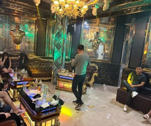 Hà Nội: Đột kích quán karaoke phát hiện hàng chục 'dân chơi' đang phê ma túy