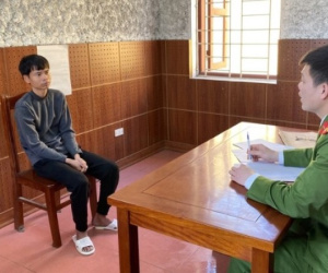 Đi lễ hội ở Lạng Sơn, tiện tay trộm điện thoại của bé gái