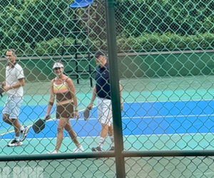 Chùm ảnh: Tỉ phú Bill Gates và bạn gái chơi tennis ở Đà Nẵng