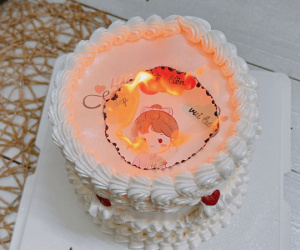 Bánh kem đốt cháy làm quà 8/3 'cháy hàng'