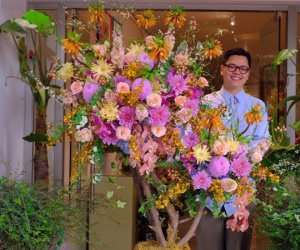 'Đại gia' Hà Nội chi 50 triệu đồng mua lẵng hoa tặng vợ ngày 8/3, chủ shop hoa nhận nhiều đơn 'khủng' của khách