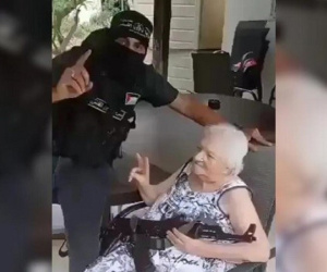 Cụ bà 90 tuổi thoát khỏi tay Hamas nhờ nhắc đến...Messi