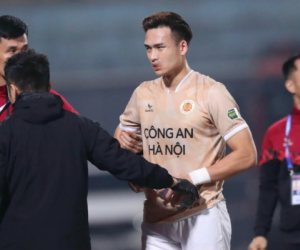 Hotboy đội tuyển Việt Nam phải khâu 24 mũi vì chấn thương, bố mẹ nghe tin khóc nghẹn vì thương con