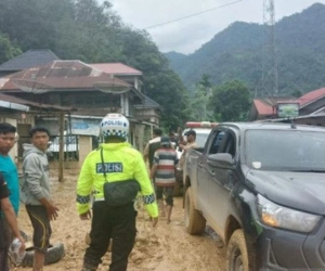Hàng chục nghìn người sơ tán do lũ lụt, lở đất ở Indonesia