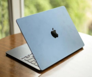 MacBook Air M3 có giá gần 28 triệu đồng