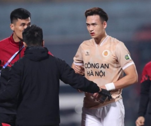 Bùi Hoàng Việt Anh dính chấn thương đáng sợ, phải khâu 24 mũi