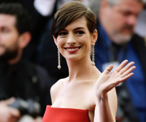 4 kiểu tóc trẻ trung và sang trọng của Anne Hathaway