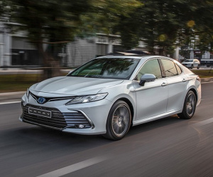 Toyota Camry bản Hybrid giá 1,5 tỷ đồng tiết kiệm nhiên liệu như thế nào?