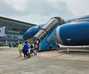 Giá vé máy bay bất ngờ giảm mạnh