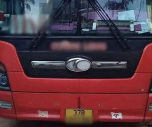 Ô tô khách bỏ chạy sau khi tông chết 2 người đi xe máy