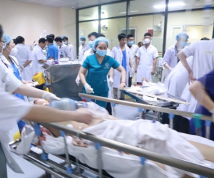 Hàng chục bác sĩ 'chạy đua' cứu cô gái trẻ biến dạng cơ thể vì xe tải cán qua người
