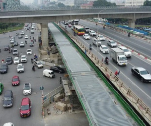 Cấm xe máy, xe thô sơ lên cầu vượt Mai Dịch