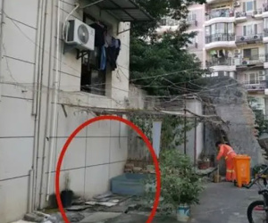 Nhặt chiếc dát giường cũ đem bán, nữ lao công lớn tuổi chết lặng vì bị đòi bồi thường 600 triệu đồng