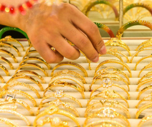 Vàng SJC và vàng nhẫn bất ngờ 'bay màu', giảm gần 2 triệu trong buổi sáng