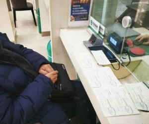 Bất ngờ nhận được điện thoại từ ngân hàng, người đàn ông không tin vào tai mình