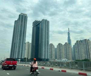 Chung cư liên tục biến động giá, môi giới suốt ngày gọi điện...có nên bán thu lãi hàng tỉ đồng?