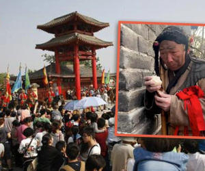 Diễn vai ăn mày ở khu du lịch, kiếm bộn tiền nhờ du khách đua nhau 'boa'