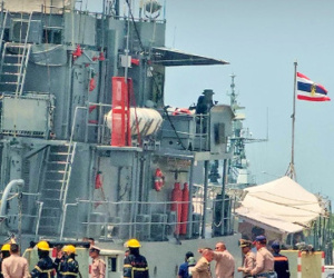 Tàu khu trục Thái Lan trúng đạn lạc, 13 thủy thủ bị thương