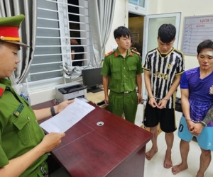 Bắt tạm giam 2 'ma men' dùng gạch đá tấn công lực lượng 911