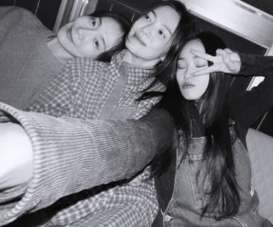 Song Hye Kyo vui vẻ tụ tập bạn bè sau khi bị réo tên giữa ồn ào "tiểu tam" của Han So Hee
