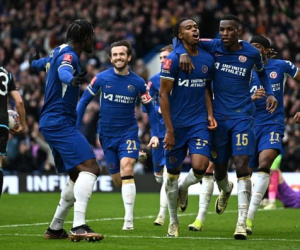 Ghi 2 bàn phút bù giờ, Chelsea chật vật vào bán kết FA Cup