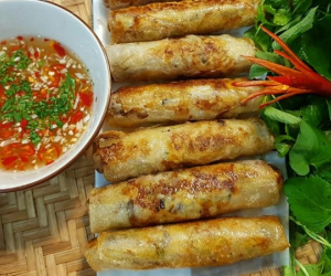 Cuối tuần làm nem rán thơm ngon đãi cả nhà