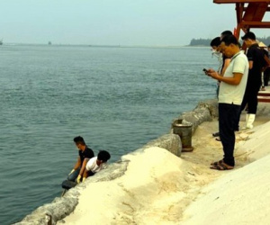 Liên tiếp phát hiện thi thể trôi dạt vào bờ biển ở Quảng Bình