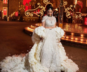 Nhà thiết kế kể bí mật kinh ngạc sau những món đồ 'đính đầy ngọc ngà châu báu' con gái, con dâu nhà tỷ phú giàu nhất châu Á diện