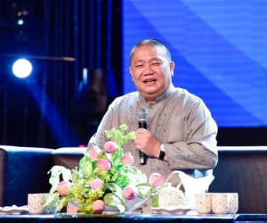 Chủ tịch Lê Phước Vũ hoãn xuất gia vì 'thắp đuốc giữa ban ngày' cũng không tìm ra người để chuyển giao tập đoàn Hoa Sen