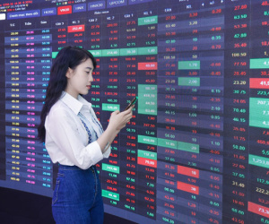 Chứng khoán lao dốc, VN-Index mất 36 điểm: 30.000 tỷ đồng trao tay buổi sáng