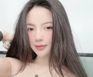 Chu Thanh Huyền 'xả vai' hot girl gợi cảm, ở nhà Quang Hải mang đúng dáng dấp nàng dâu hiền
