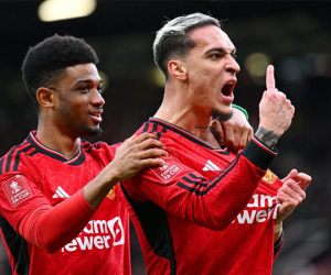 Kinh điển từ đầu chí cuối, MU thắng siêu kịch tính trước Liverpool ở FA Cup