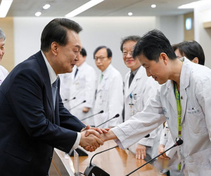 Tổng thống Hàn Quốc kêu gọi các bác sĩ đình công đối thoại