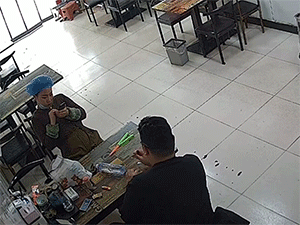 Nghịch bật lửa, người đàn ông suýt tự thiêu luôn khuôn mặt