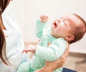 Bé gái 2 tuổi phù não, ngừng thở vì thói quen dỗ trẻ khi khóc đa số các gia đình đều thực hiện