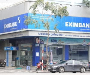Vụ nợ thẻ tín dụng 8,5 triệu thành 8,8 tỷ: Eximbank gặp khách hàng và luật sư