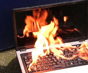 Laptop phát nổ khiến bé trai lớp 2 bỏng nặng