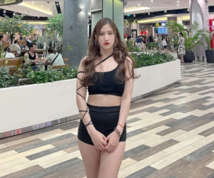 Nữ VĐV nhảy cầu xinh như hoa bán lạp xưởng, khách đi ngang đều tò mò khi thấy một thứ