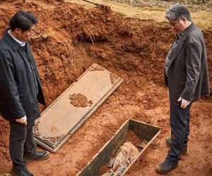 Giải mã cơn sốt 'Quật mộ trùng ma'
